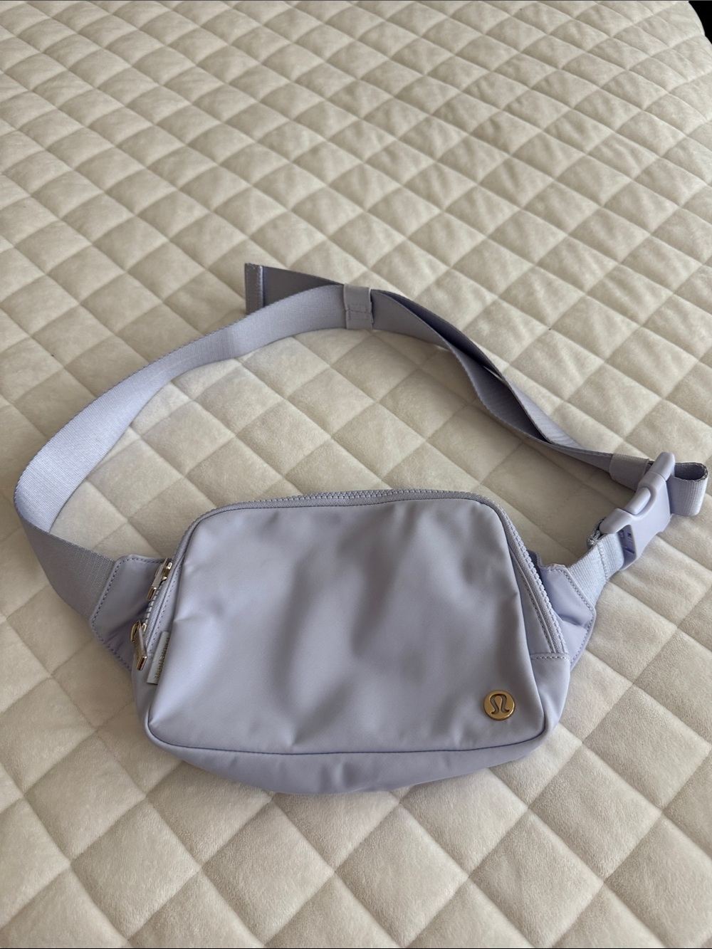 lululemon soft  Lavender 2L large Belt Bag like new